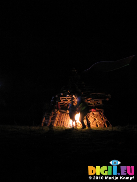 SX16751 Bonfire being lit